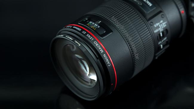  Canon EF 100mm f/2.8L Macro IS USM 